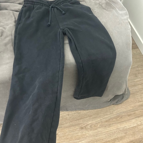Aritzia TNA Wide-leg Sweatpants Boyfriend Fit - Picture 2 of 3